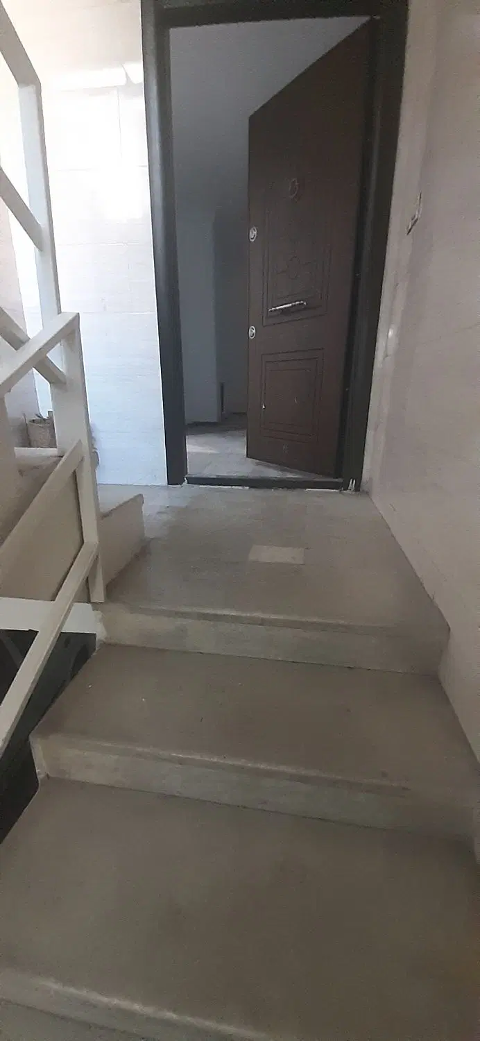 ۱۰۰ متر_ ۳ خوابه _ طبقه اول