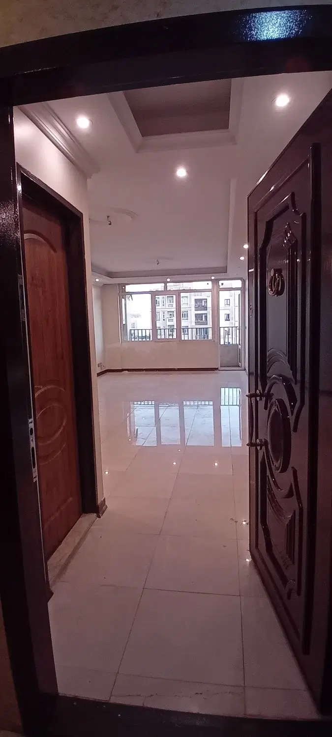 گلبرگ ۹۰ متری که صد متری بنظر میرسد