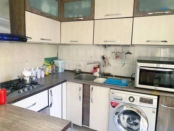 آپارتمان دوخوابه. در فردوس غرب، ورزی