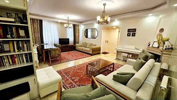 ۸۰ متر _۲ خواب_پارکینگ و اسانسور _لاکانی