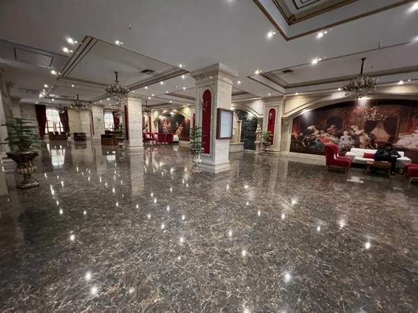 56 سالن پرده خور در برج فاخر و شیک منطقه