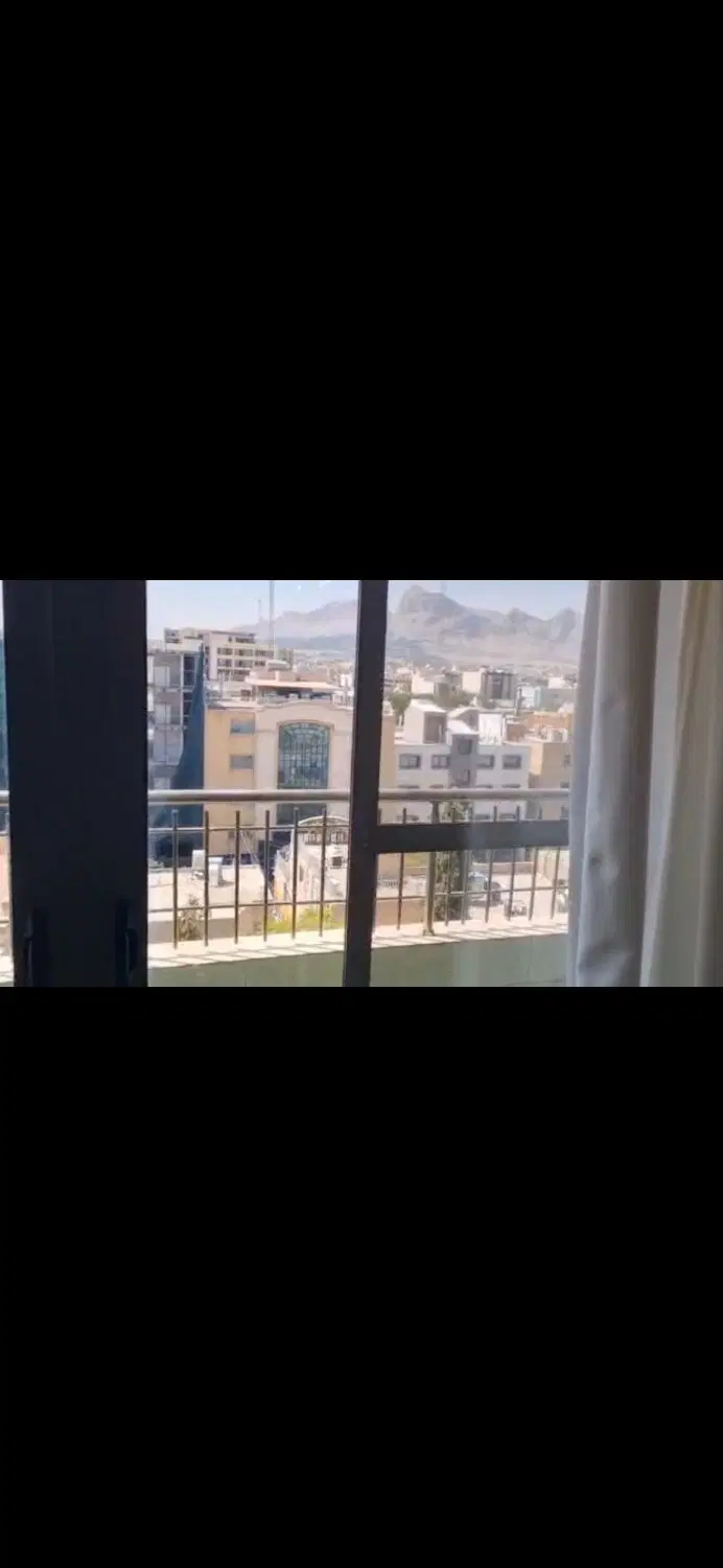 ۲۴۰ متر در چهارباغ بالا ۲ مستر و ویوی آزاد