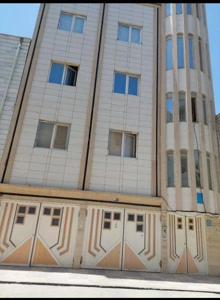 طبقه۳روی پیلوت۱۵۰مترشقایق سروستانسرو۵شرقی