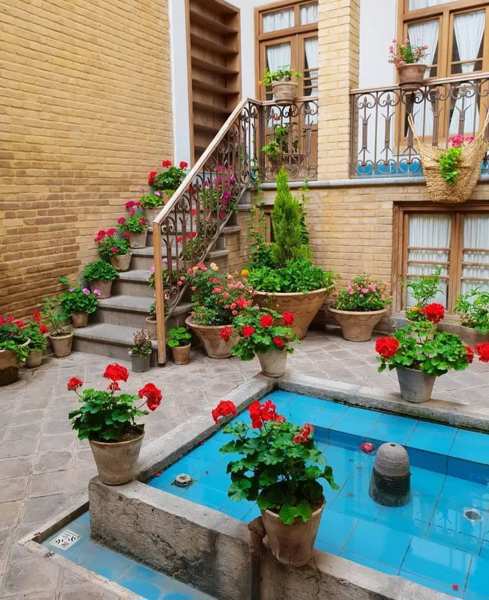 سهروردی جنوبی۱۰۶متر آپارتمان حیاط در اختیار ۷۰متری