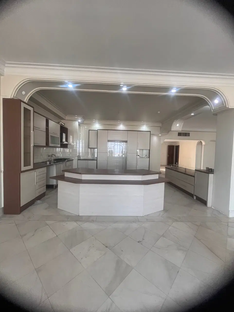 آپارتمان۳۰۰متر*۴خواب* ۲پارکینگ*۲بالکن با ویو ابدی