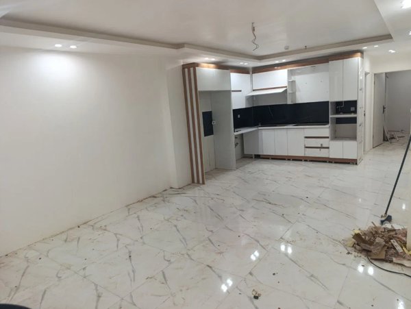 80 متری  2 خواب  کیلید اول خیابان 8 کوروش