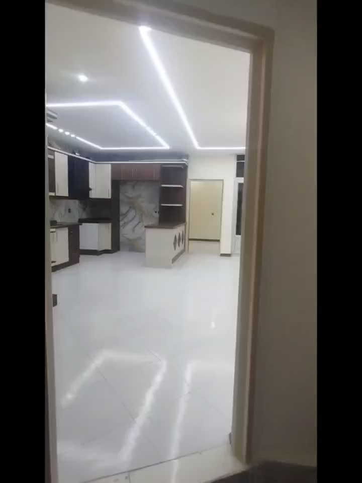همکف ۹۰ متری یک‌خوابه، نزدیک خیابان