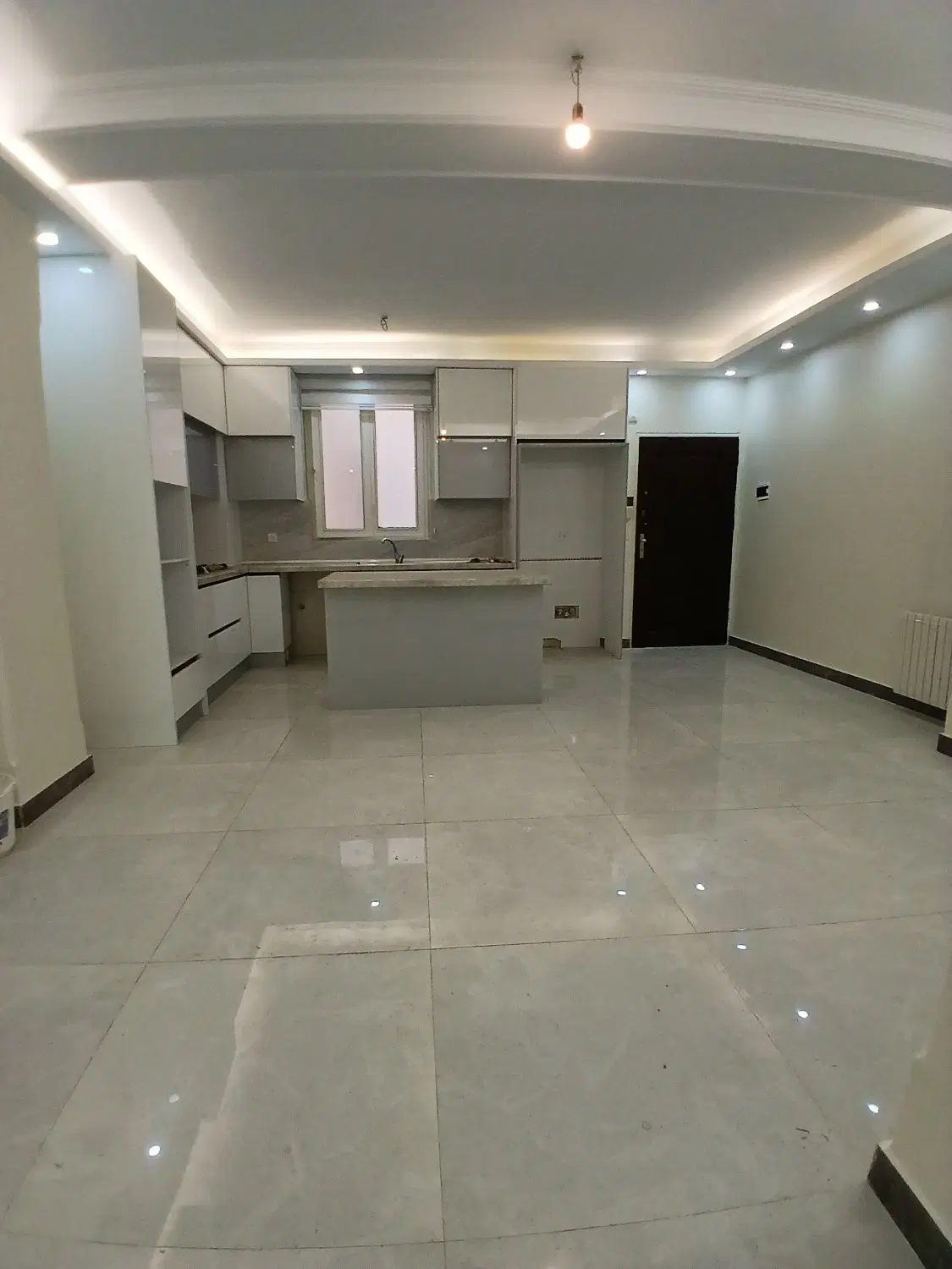 ۶۸ متر ۲ خواب_ نما تراورتن_ باکس پونک