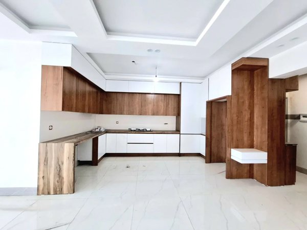 مجتمعی لوکس با مشاعات خاص ۱۲۱ متر در بلوار طالقانی