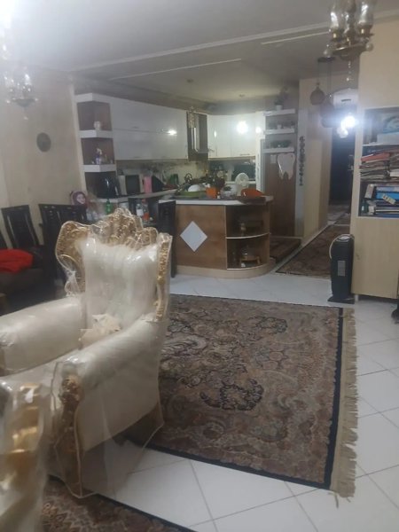 سه خوابه شیک پنج غربی کیانپارس ((بدون پارکینگ ))