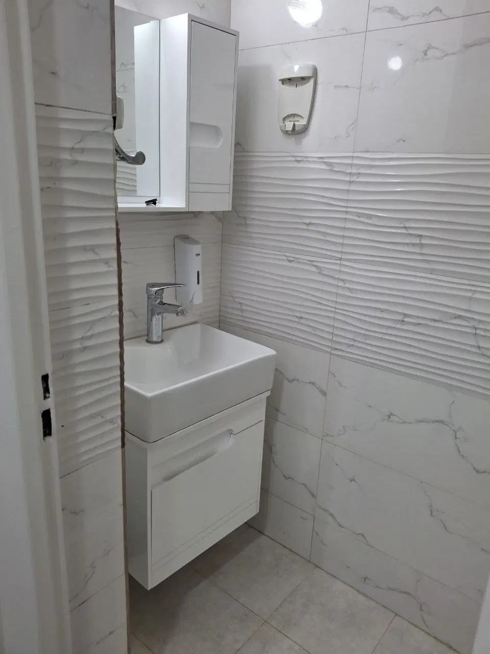 ۶۰ متری شکوفه با پارکینگ و انباری