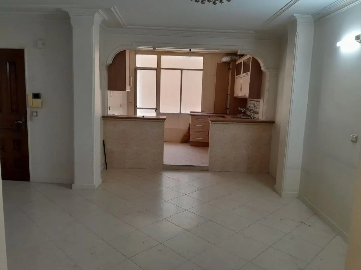 ۶۸ متر دوخواب تکواحدی طبقه دوم  خ اذربایجان