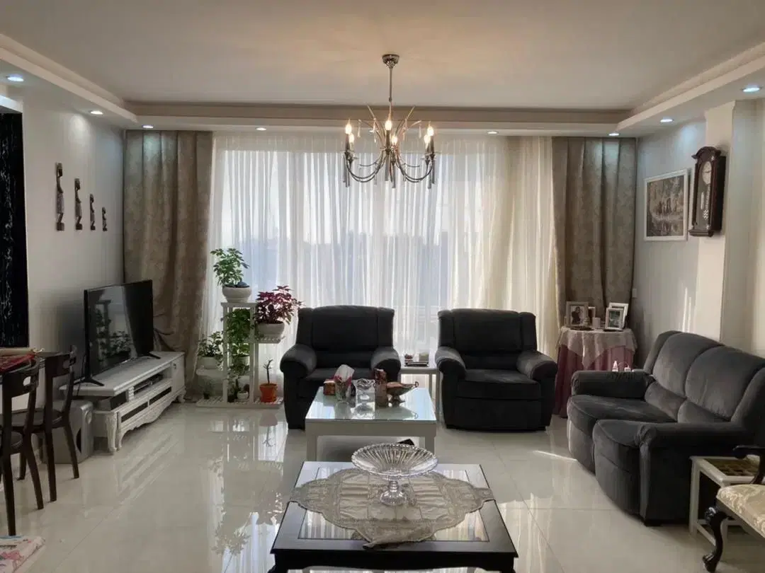 ۱۱۵ متر ۳خواب _ سالن پرده خور _ ۵ متر بالکن