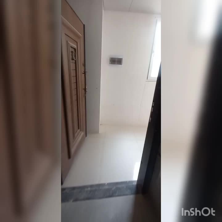 واحدی ۱۴۰ متری طبقه ۴ کلید نخورده  خام