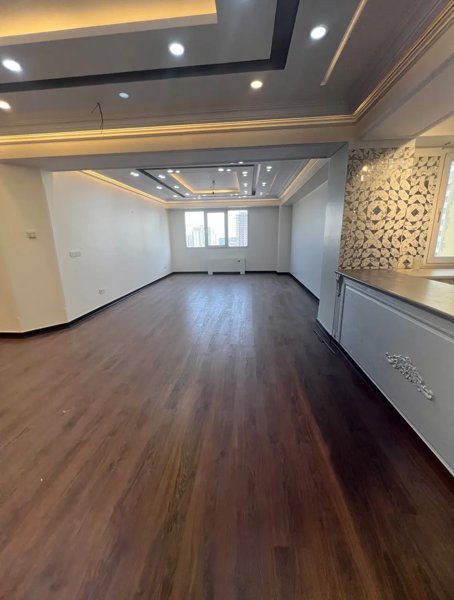 ۱۳۵ متر _ ۳ خواب _ برج برند منطقه _ دریاچه چیتگر