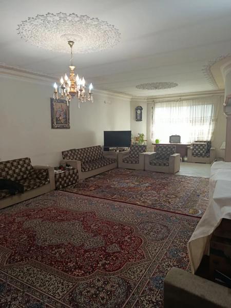 آپارتمان ۱۳۰ متر اول دانشجو