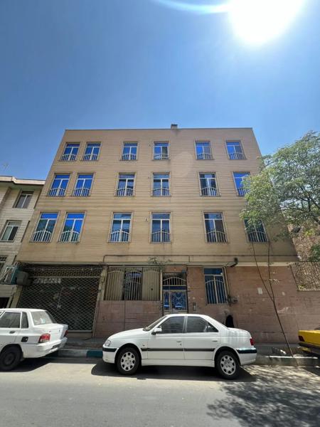 75 متر دو خوابه با پارکینگ و انباری