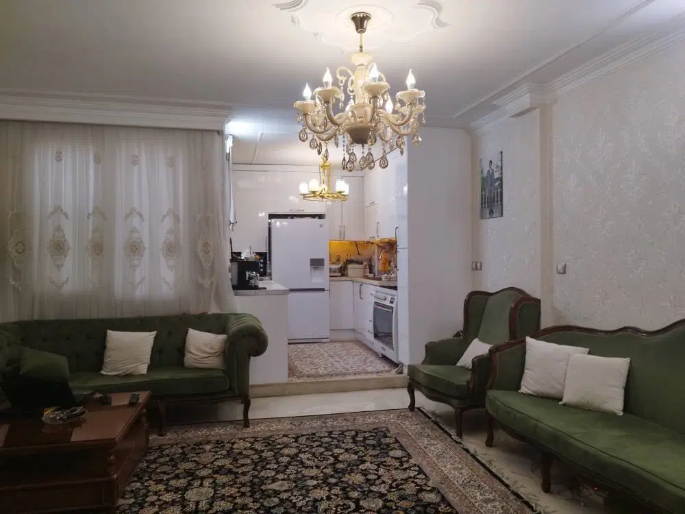 منزل بازسازی شده غرق در نور با آسانسور