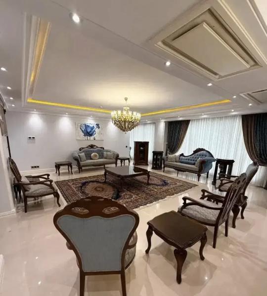 ۱۳۵متر لوکس_۳پارکینگ سندی_تاپ لوکیشن_زیر قیمت