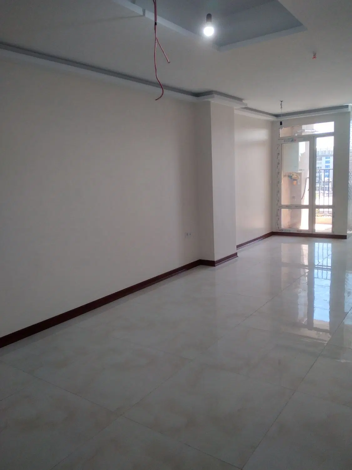 اپارتمان نوساز  (کلیدنخورده)