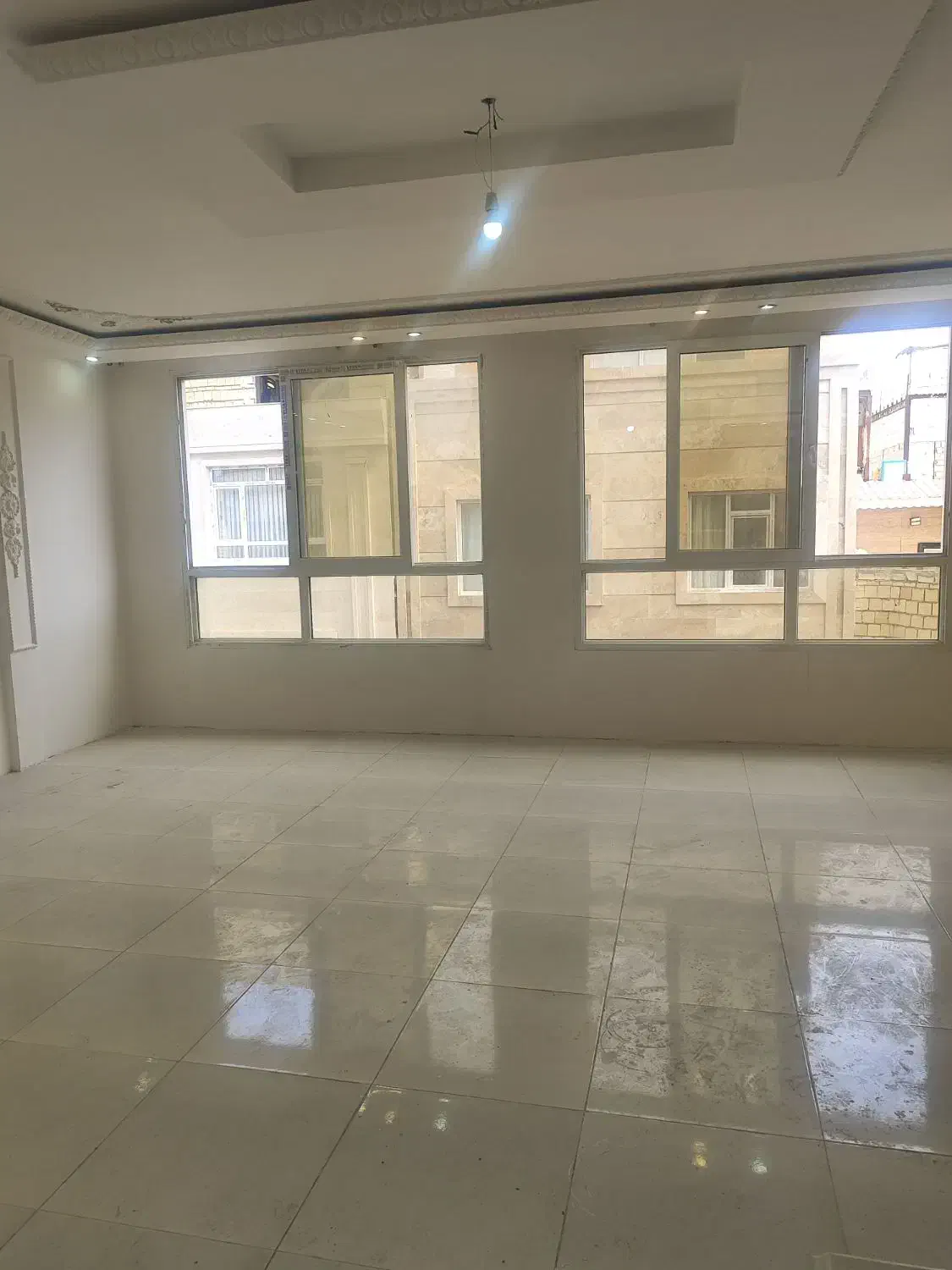 آپارتمان تک واحدی پارکینگ و آسانسور
