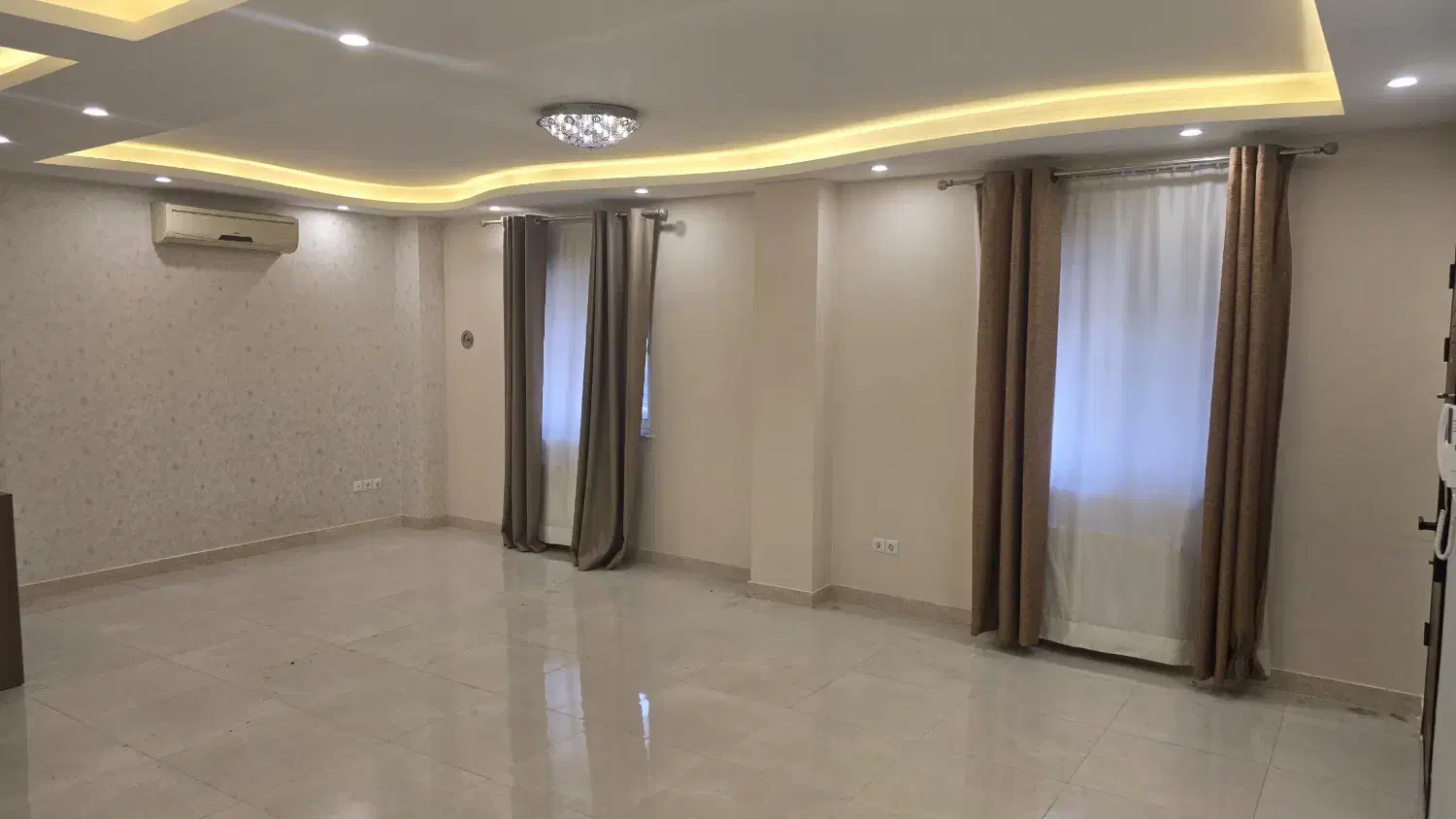 آپارتمان ۱۰۵ متری تک واحد گلسار بیست متری گاز