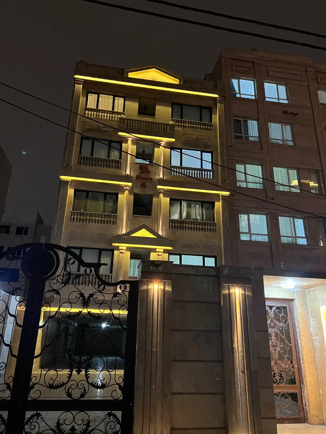آپارتمان۱۰۵متر،منجم۳،طبقه۲،روبه‌حیاط‌کلا‌۸واحدی