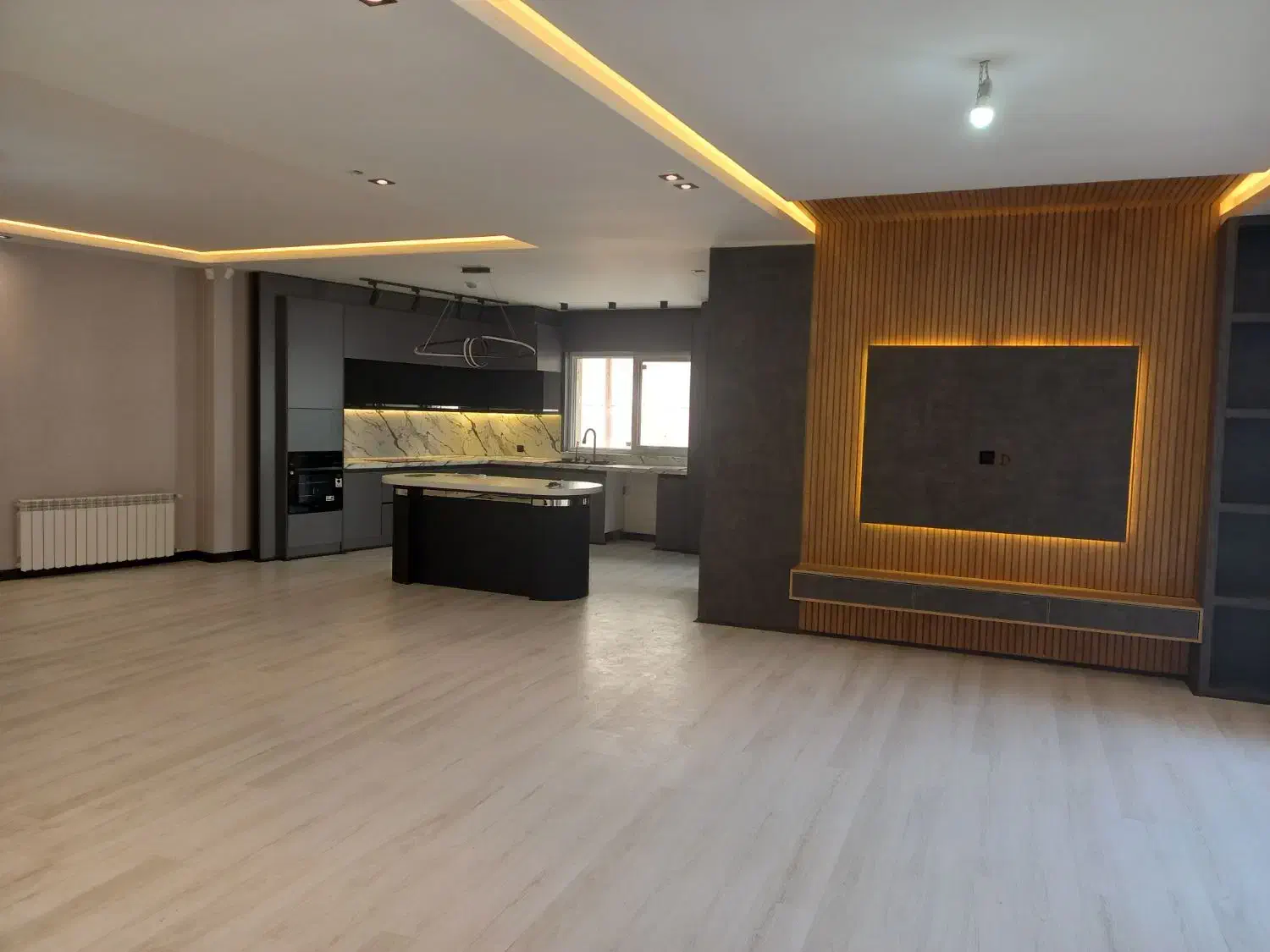 اپارتمان ۲۱۰ متری /بیست متری گاز