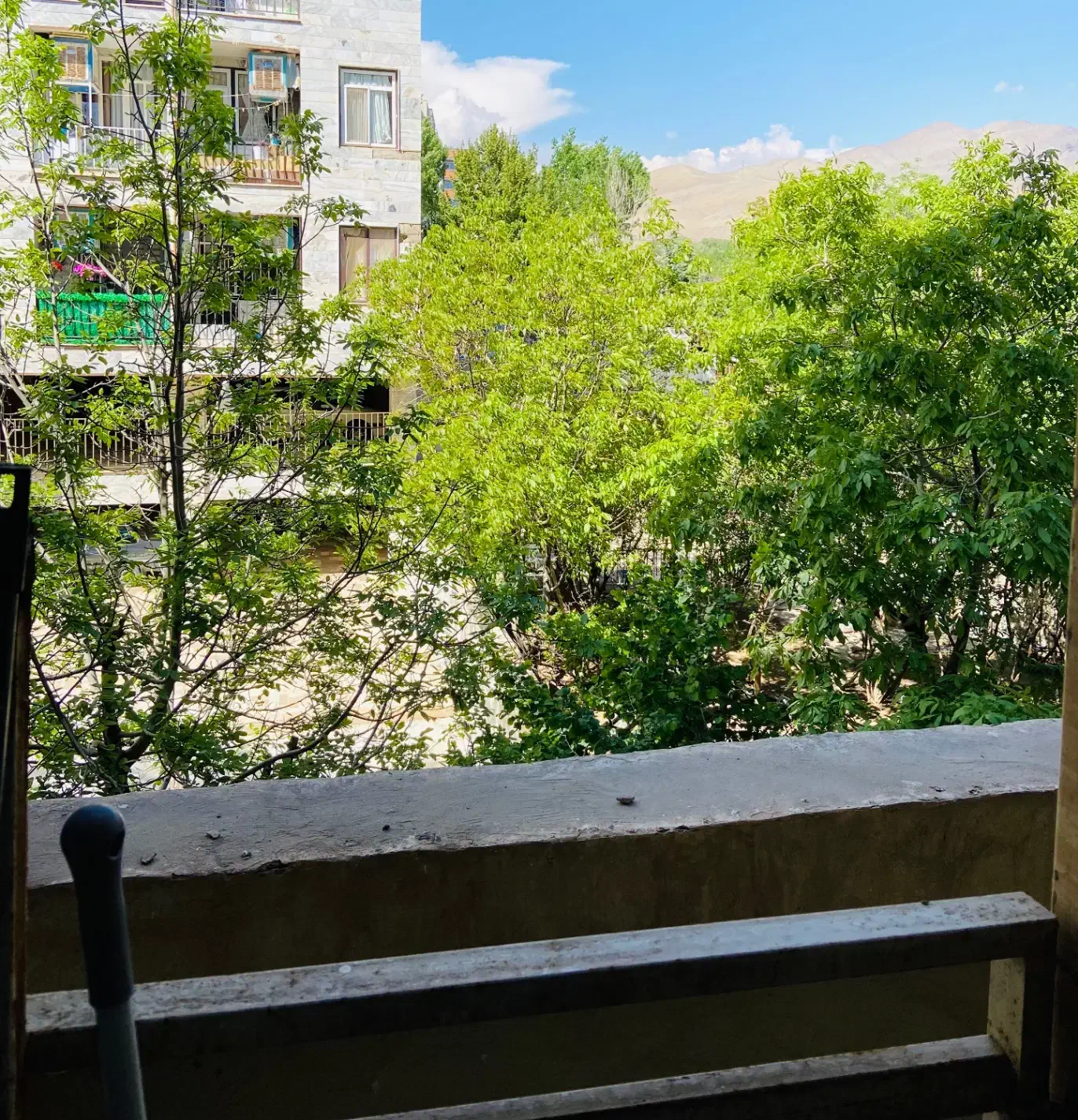 تراس رو به فضای سبز پارک /پارکینگ اختصاصی/ لاله ها