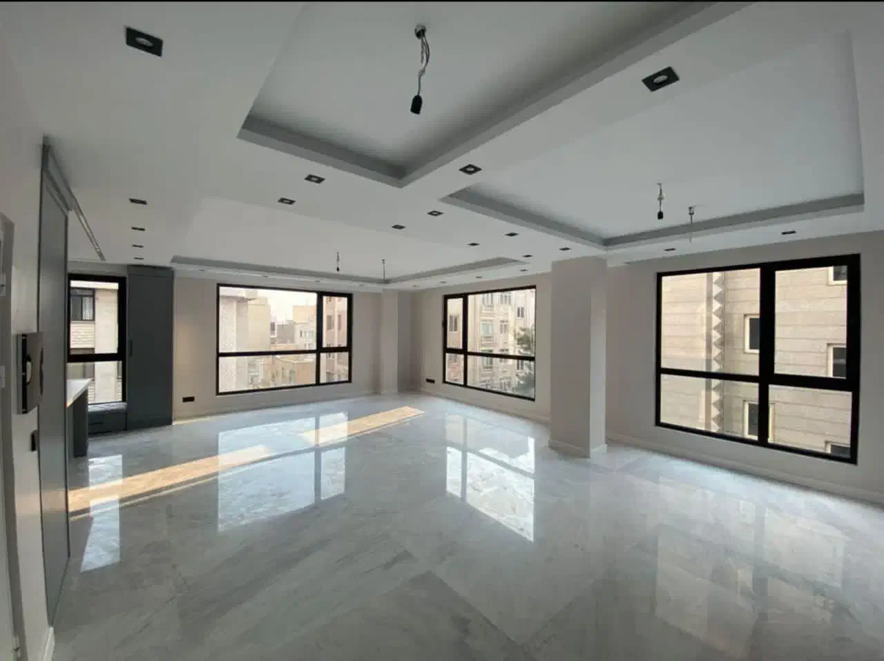 سعادت آباد شمال میدان کاج ۲۲۰متر *استخر جیم نوساز*