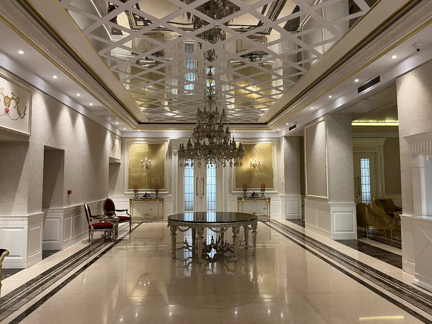 سعادت آباد شمال کاج/۲۱۰متر/۷ساله/فول امکانات