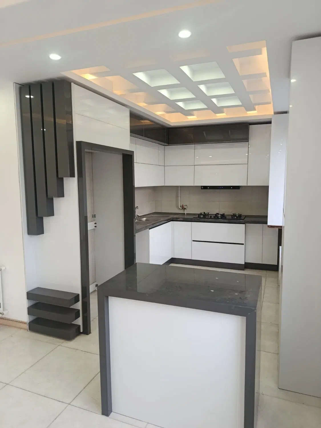 سه خواب  150متری در تاپ لوکیشن مطهری