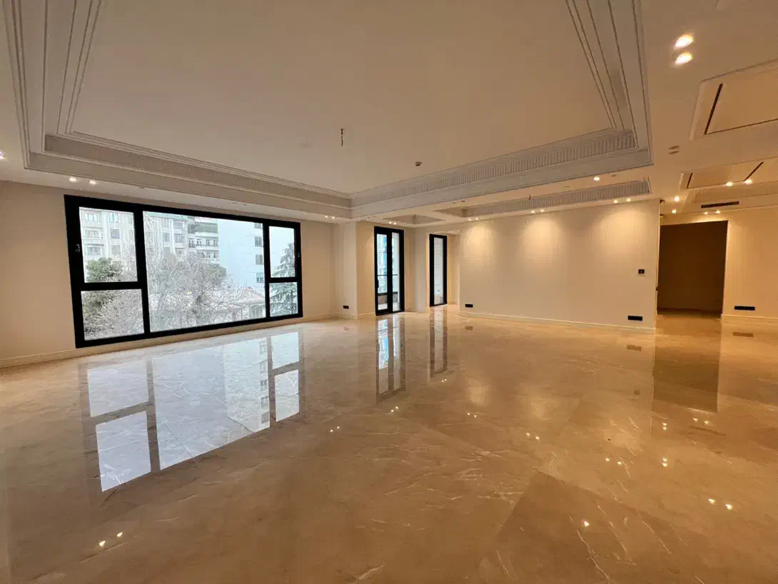 لوکیشن اصیل زعفرانیه / ۲۱۰ متر نوساز + ۲ جهت نور