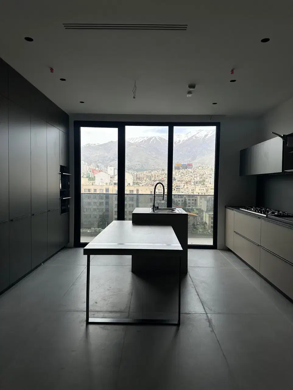 مدرن ۱۳۵متری متریال درجه یک