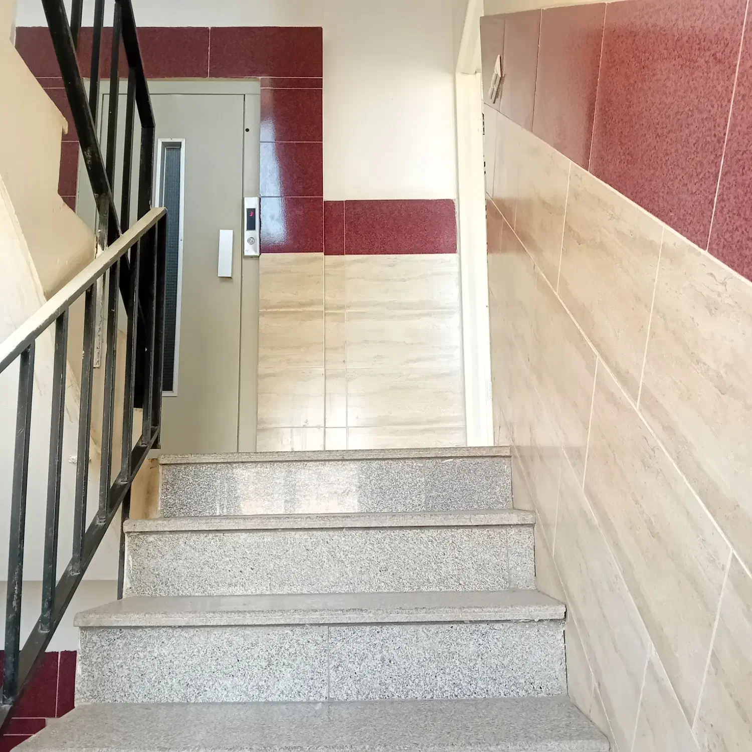 واحد 100 متری  خرمدشت