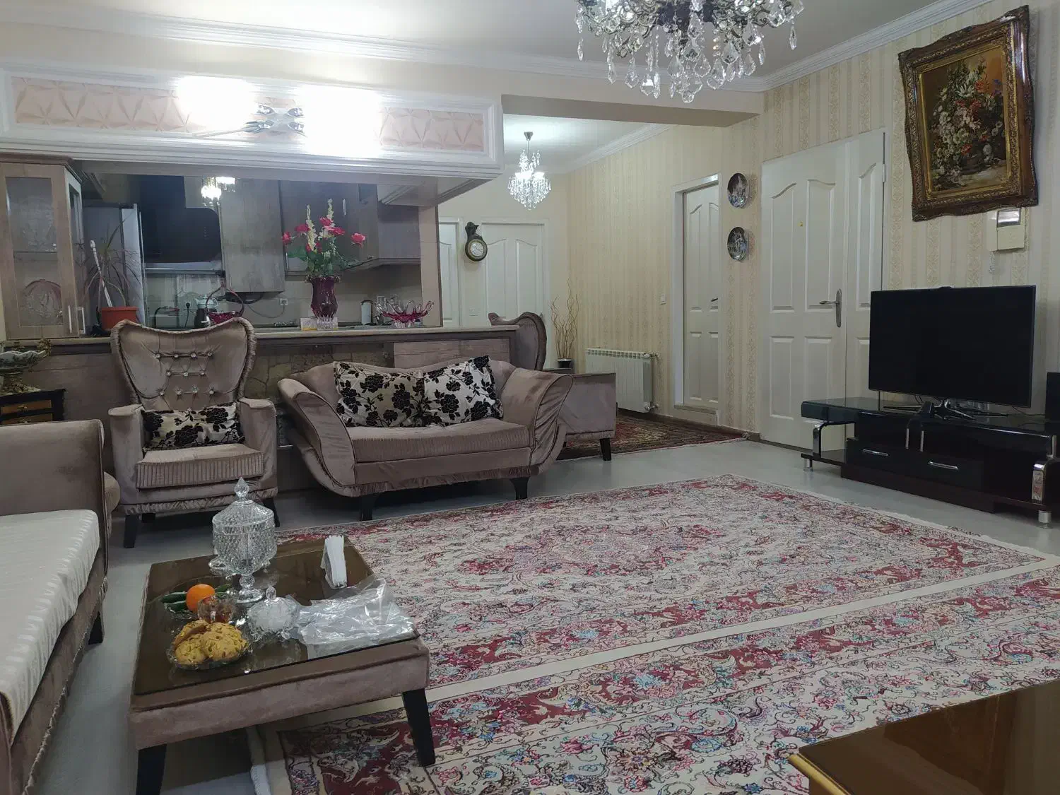 واحد لوکس ۱۰۰ متری در چهار راه نظام پزشکی