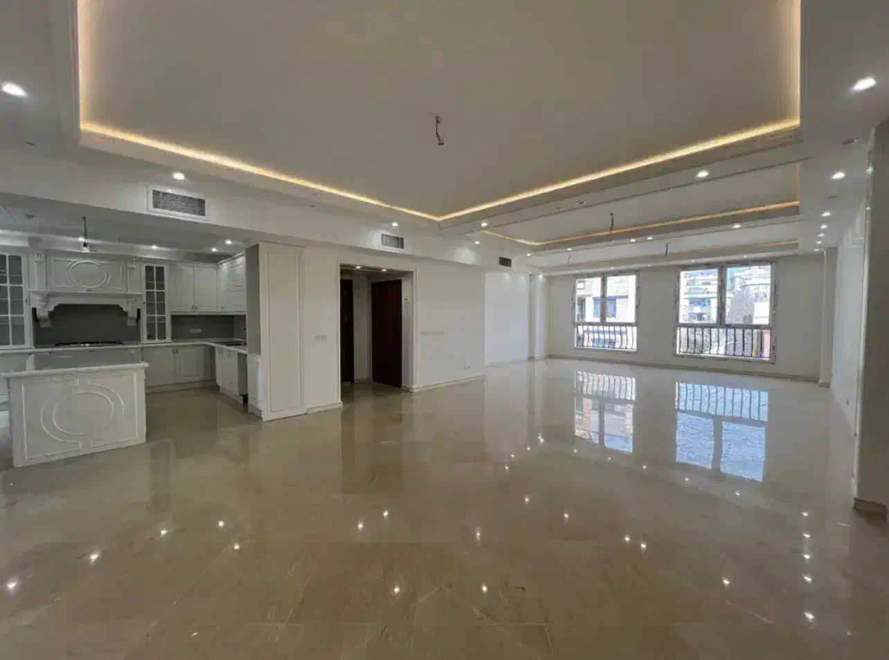 پاسداران تکواحدی ۱۸۰متر۳خواب نوساز ۲پارکینگ طبقه۵
