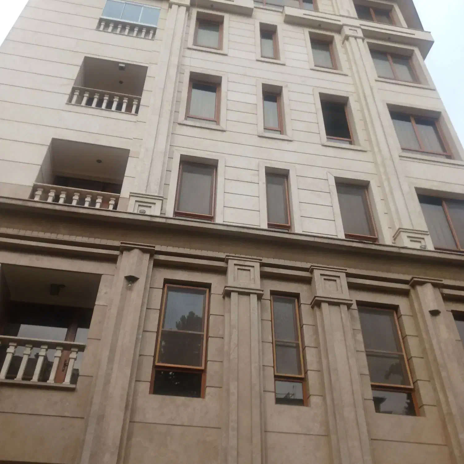 پاسداران زمرد ۱۴۲متر نوساز ۲ پارکینگ