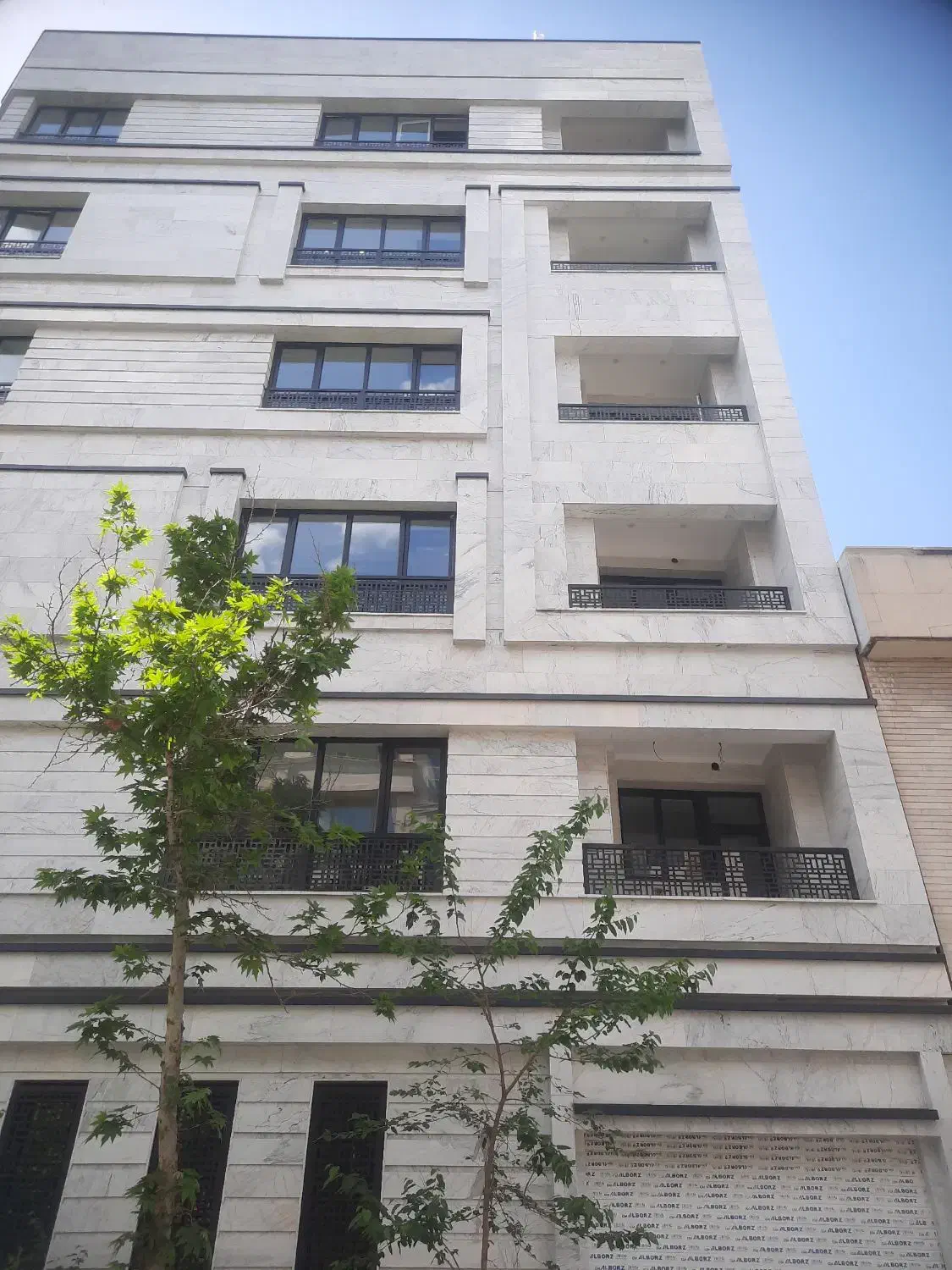 پاسداران ۱۴۵ متر ۳ خواب ۲ پارکینگ سندی