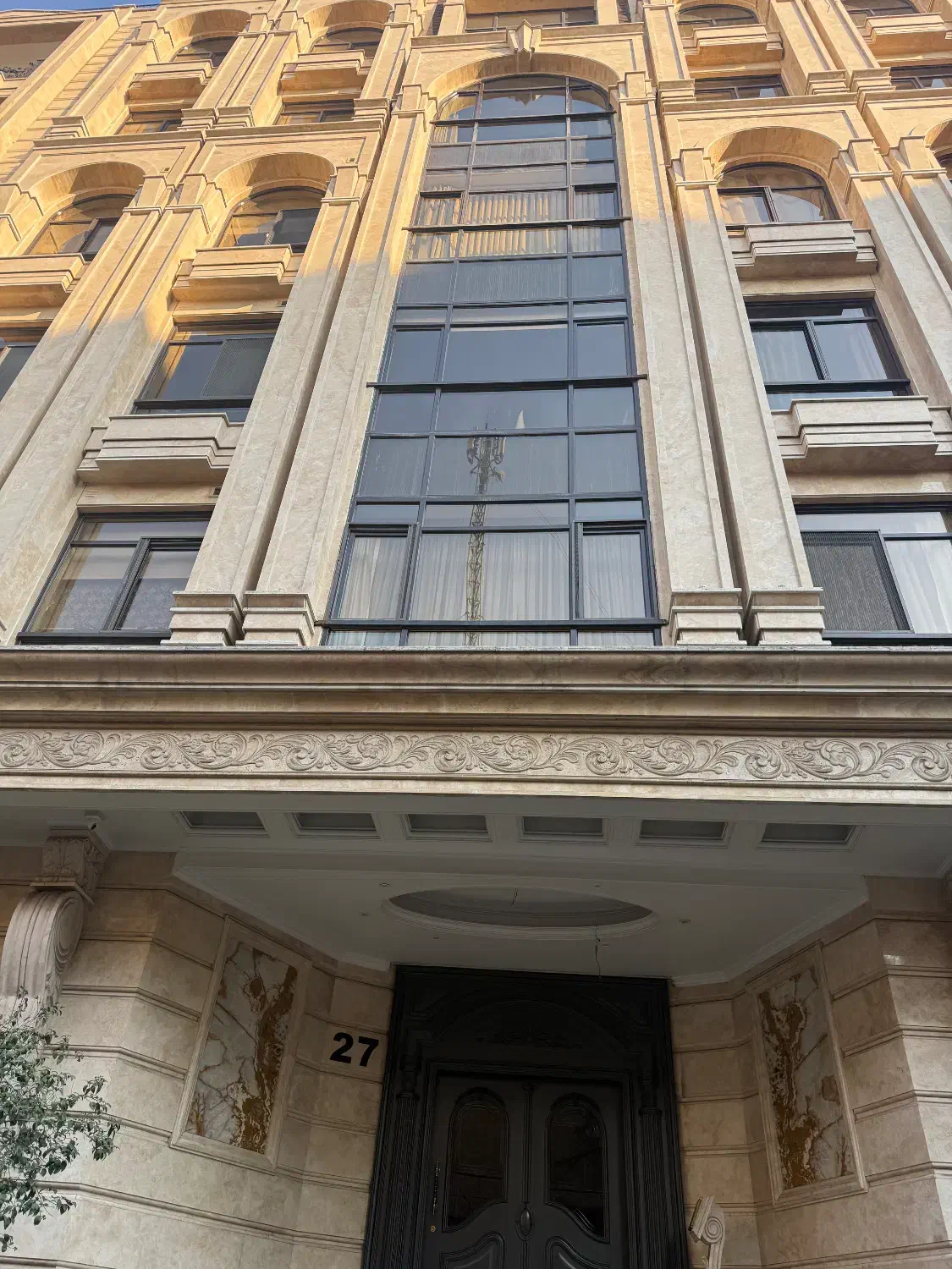 پاسداران ۲۴۱ متر سه خواب چهار پارکینگ فول مشاعات