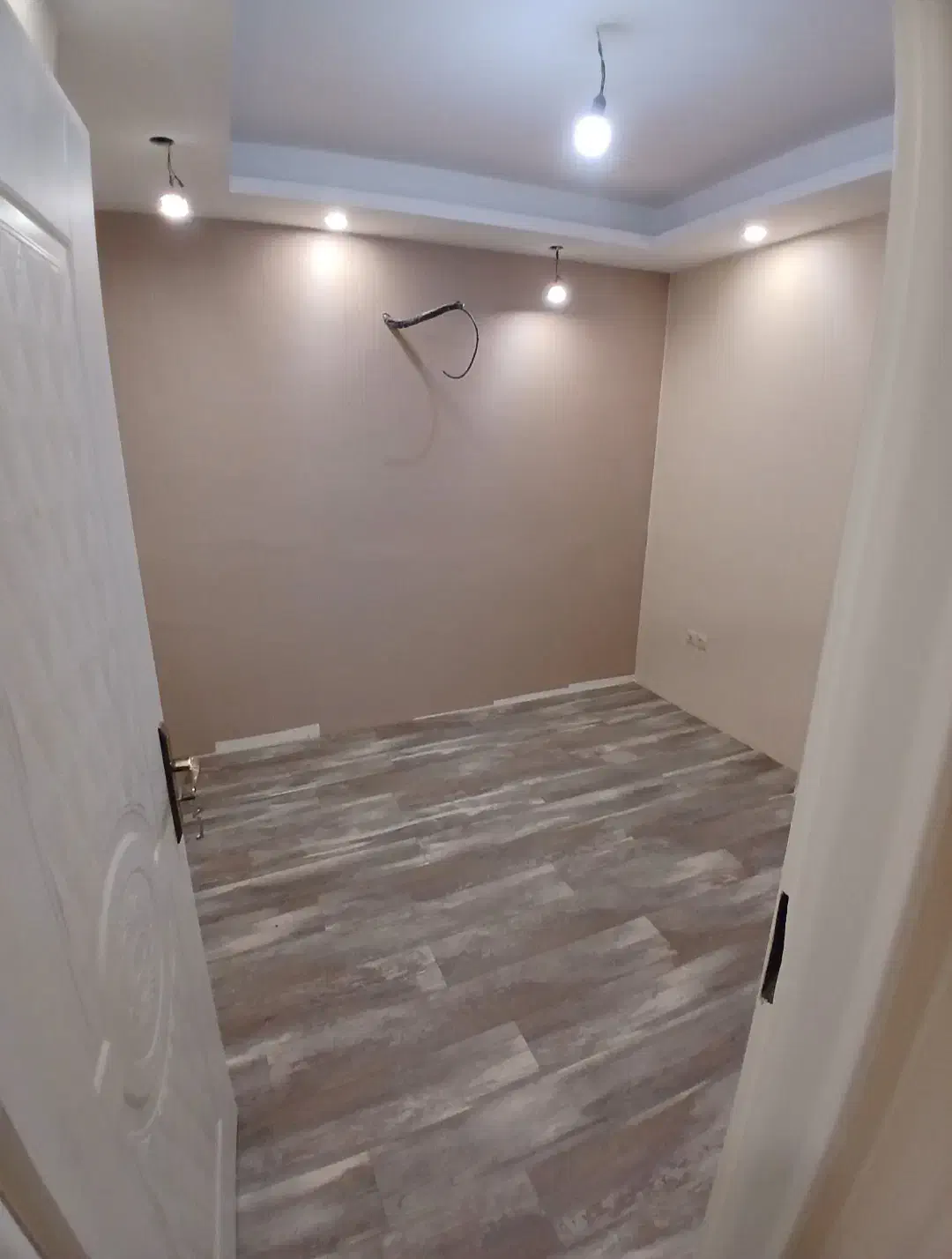 گلسار ۷۹ متر/ کلیدنحورده / پارکینگ اختصاصی/۲ خواب