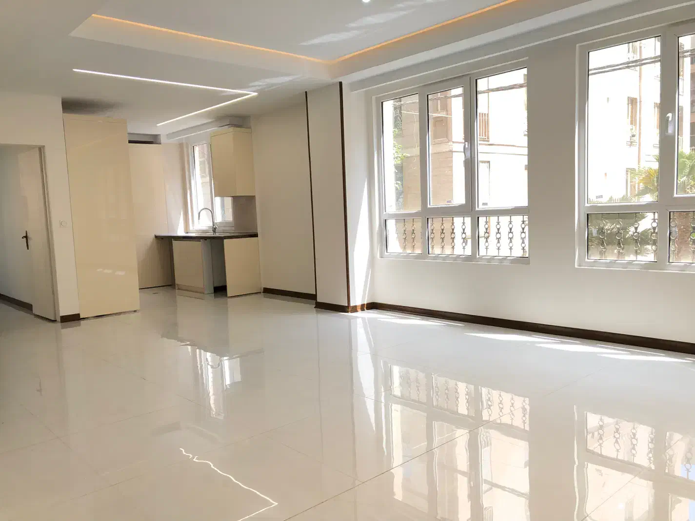 ۱۰۰ متر / ۲ خواب / فول امکانات / نزدیک مترو