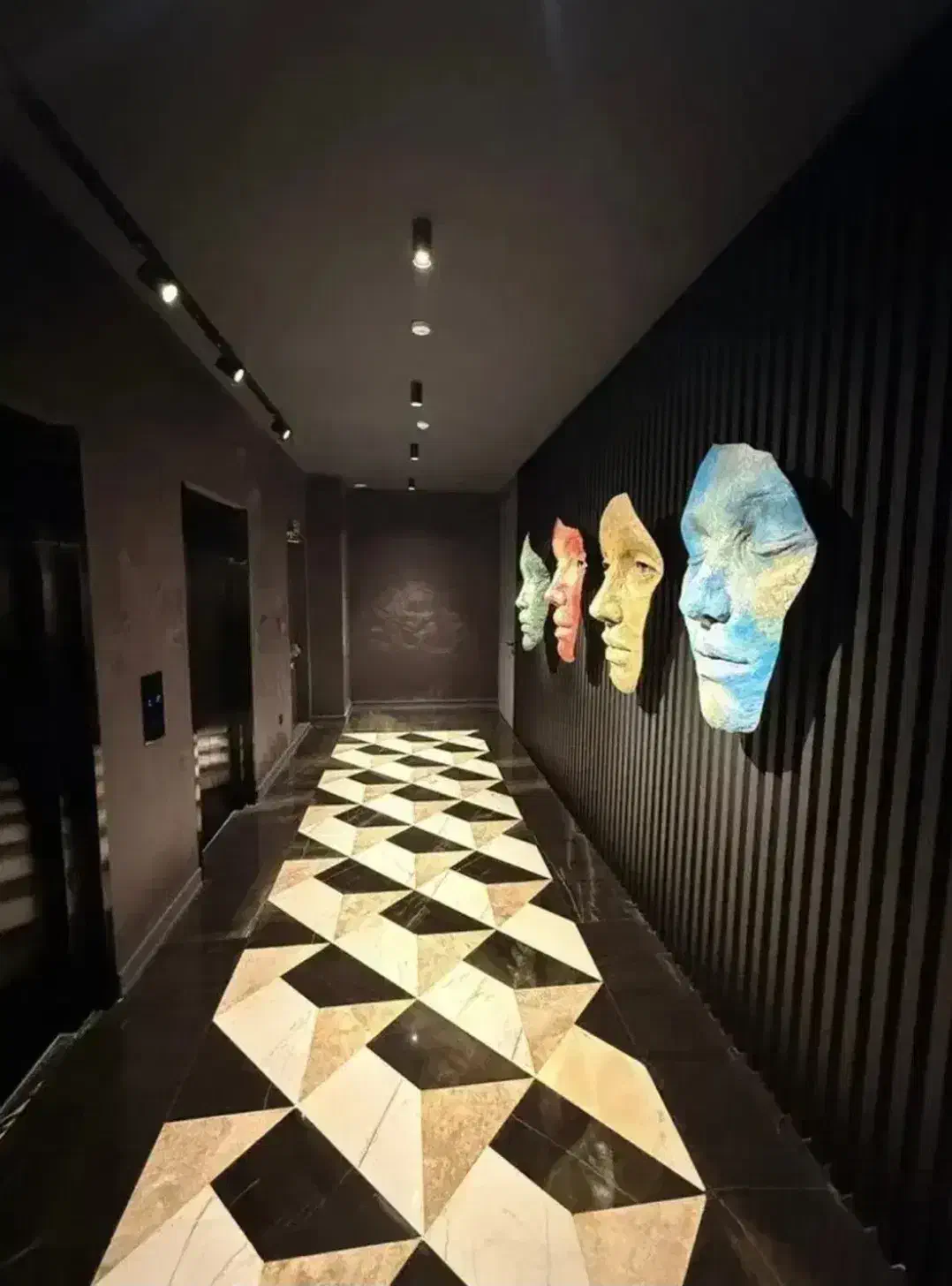 ۱۰۰ متـری جنـوبی ســاخت ۹۵ ارزنده‌ ‌گو‌هـ‌ر‌د‌شت‌