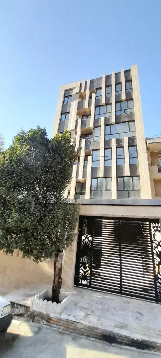 ۱۰۸متر/ ۲خواب/ ۴ سال ساخت / سازه مُدِرن / نور گیر
