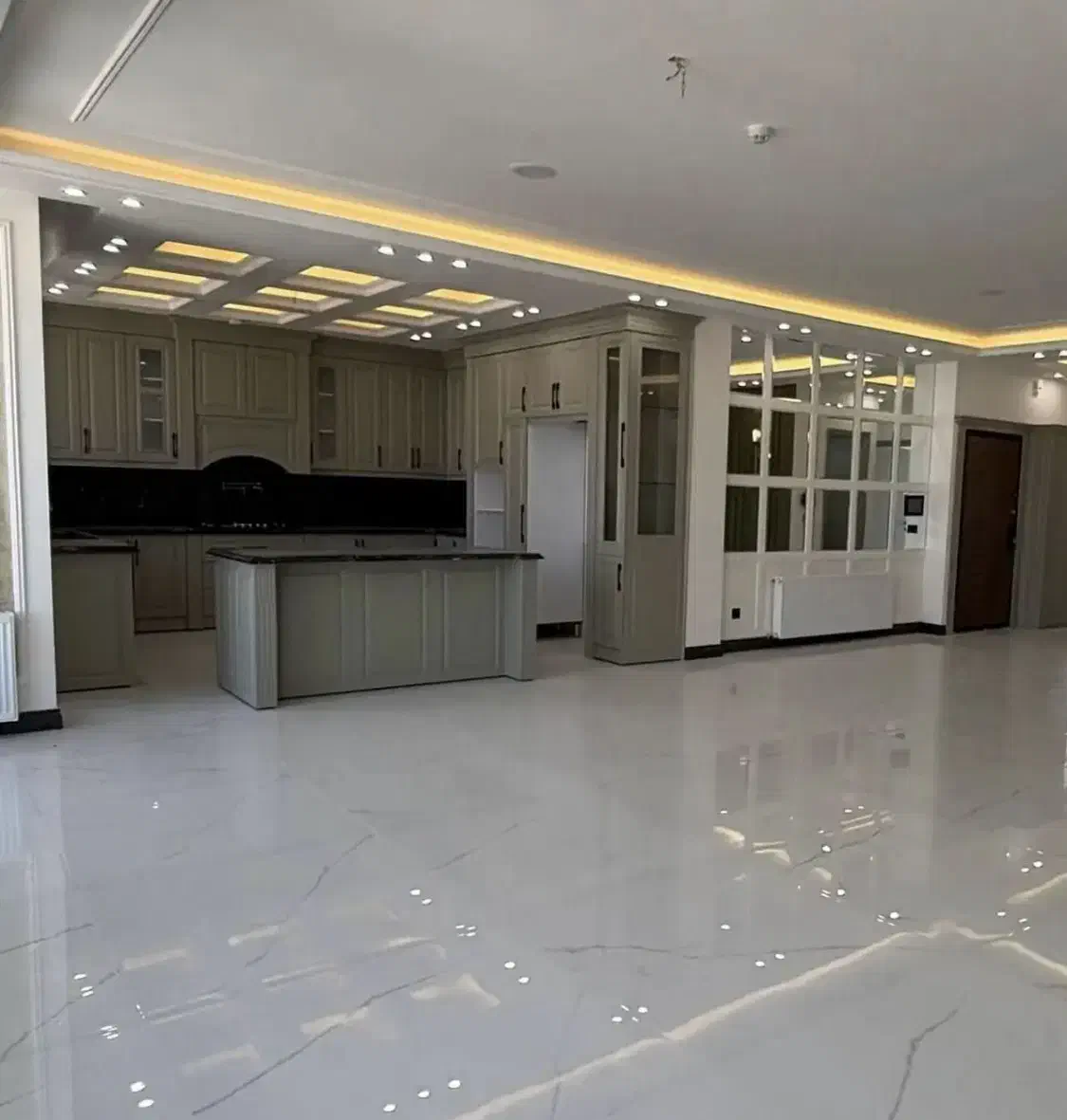 ۱۲۰ متر/۲خواب/بازسازی شده/چهارباغ شرقی