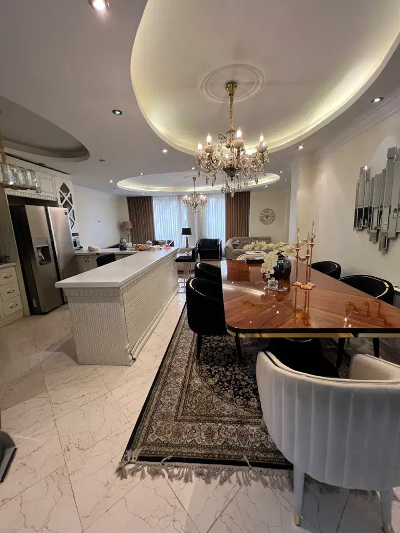 ۱۳۰ متر / ۳ خواب / ۲ پارکینگ/ محیطی آرام و دنج