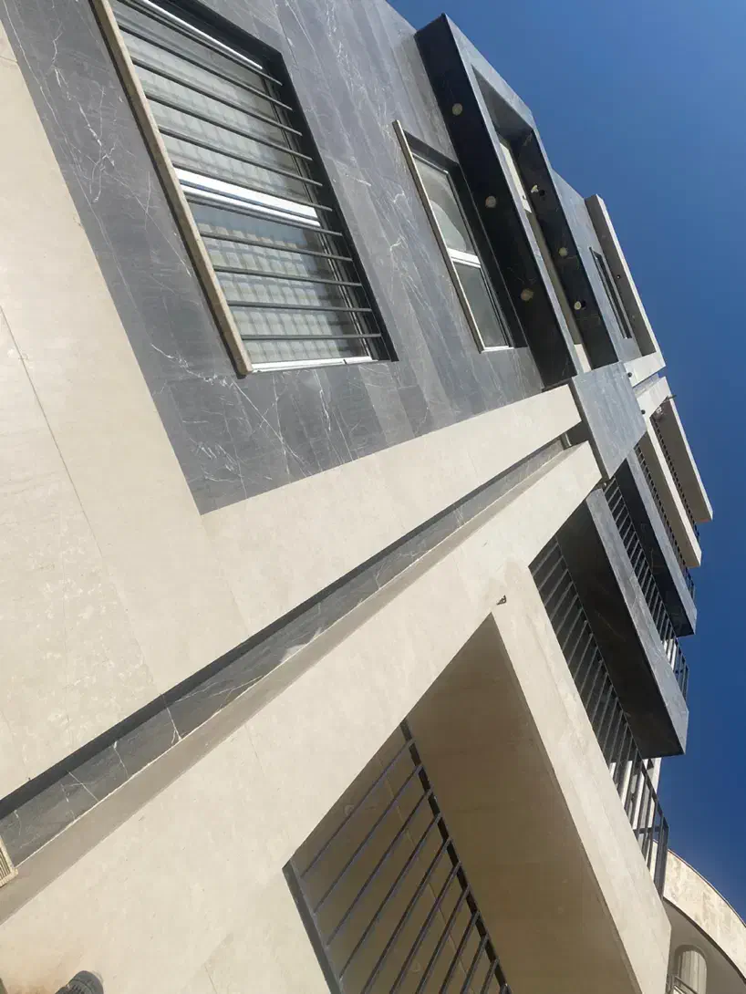۱۳۰ًمتری  / طبقه پنجم‌/ چشم انداز شهر