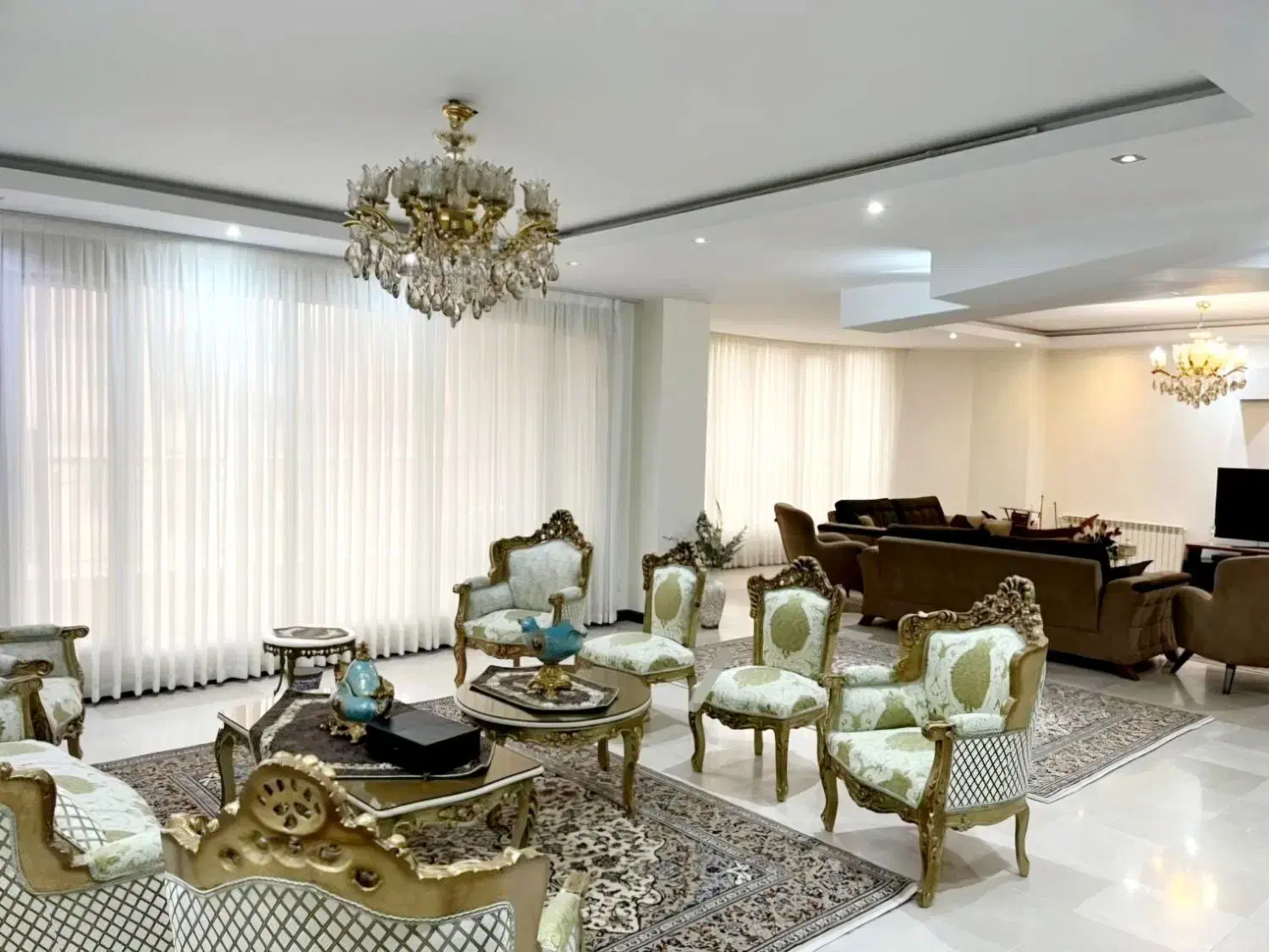 ۱۶۰ متر تک واحدی/ ۲ پارکینگ /  گلستان ها