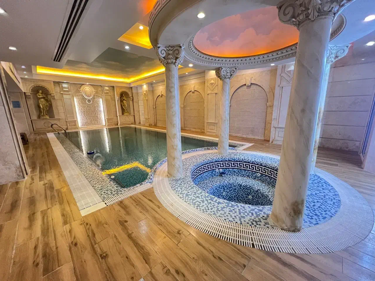 ۱۶۵ متر / ۲ پارکینگ / مشاعات دار