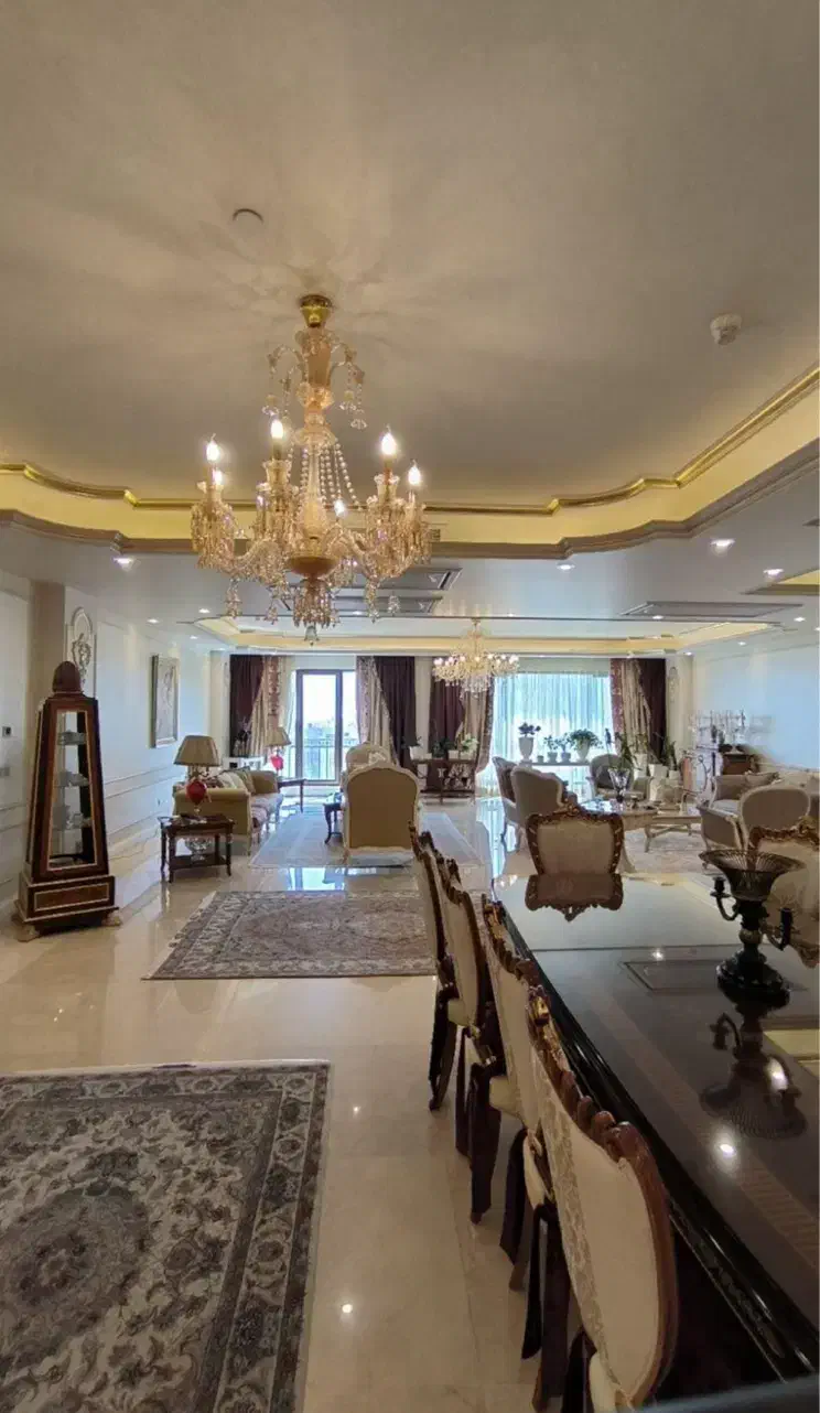 ۲۰۰متر/۲ساله/سازه سوپر لاکچری/۳پارکینگ/بلوار بعثت